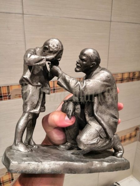 Статуэтка антикварная "Ленин и мальчик"