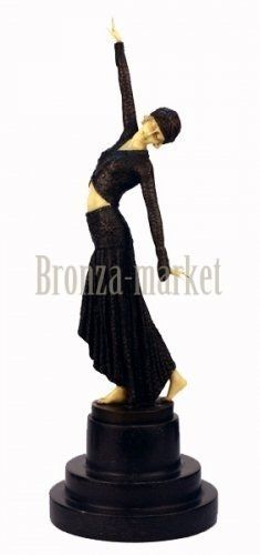 Скульптура "Персидская танцовщица (из кости)"
