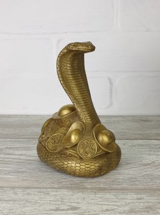 Змея (на золоте)
