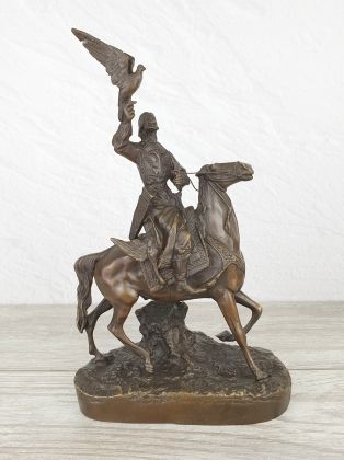 Скульптура "Царский сокольничий"