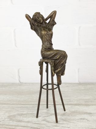 Статуэтка "Девушка на стуле (ЕРА-385)"