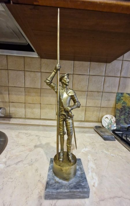 Статуэтка антикварная "Дон- кихот Ламанческий (38см)" Статуэтка антикварная "Дон- кихот Ламанческий (38см)"