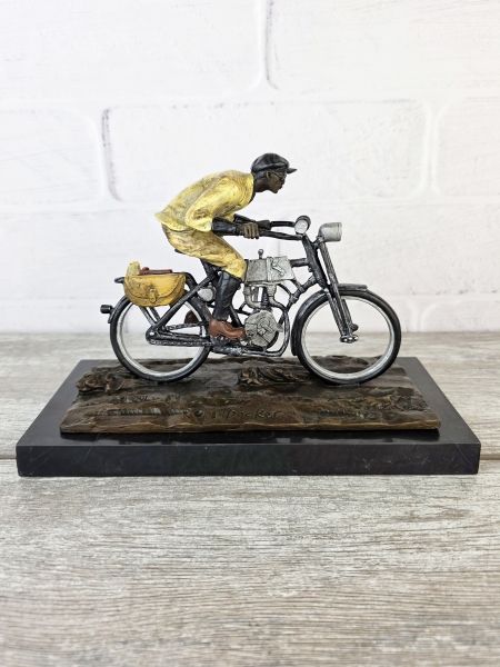 Статуэтка "Мотоциклист (SS-306)" Статуэтка "Мотоциклист (SS-306)"