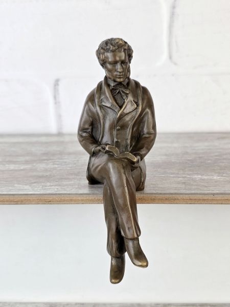 Бюст "Пушкин (статуэтка на полку)" Бюст "Пушкин (статуэтка на полку)"