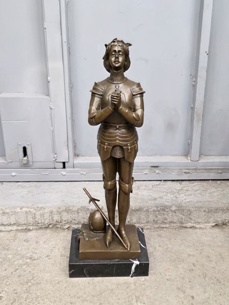 Скульптура "Жанна д'Арк молящаяся"