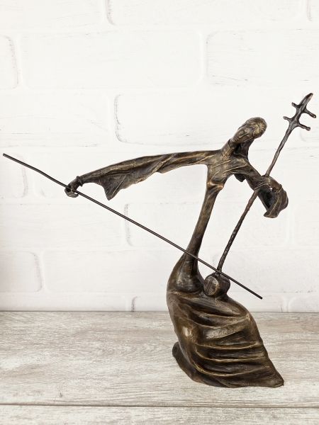 Статуэтка "Музыкантша (со смычком)"