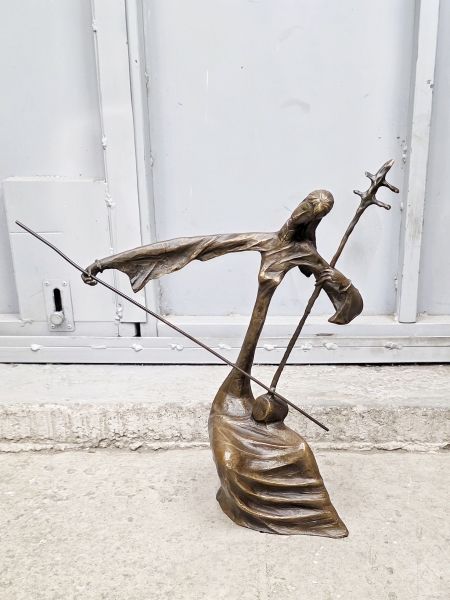 Статуэтка "Музыкантша (со смычком)" Статуэтка "Музыкантша (со смычком)"