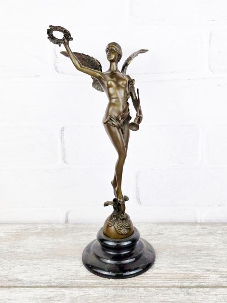 Статуэтка "Ника (обнажённая)"