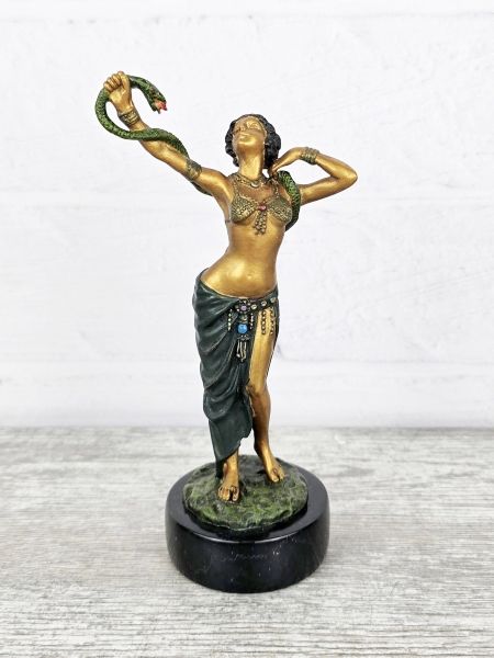Статуэтка "Танец со змеёй" Статуэтка "Танец со змеёй"