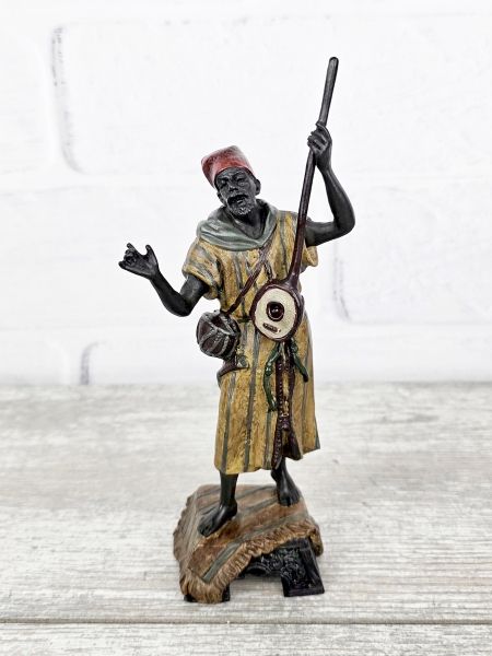 Статуэтка "Игра на банджо"