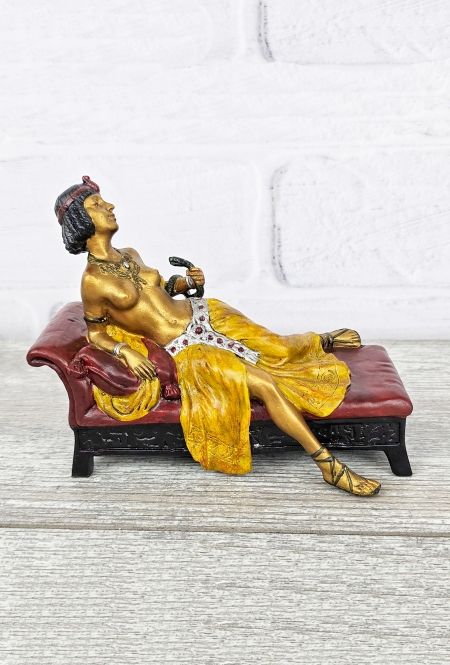 Статуэтка "Клеопатра со змеёй" Статуэтка "Клеопатра со змеёй"