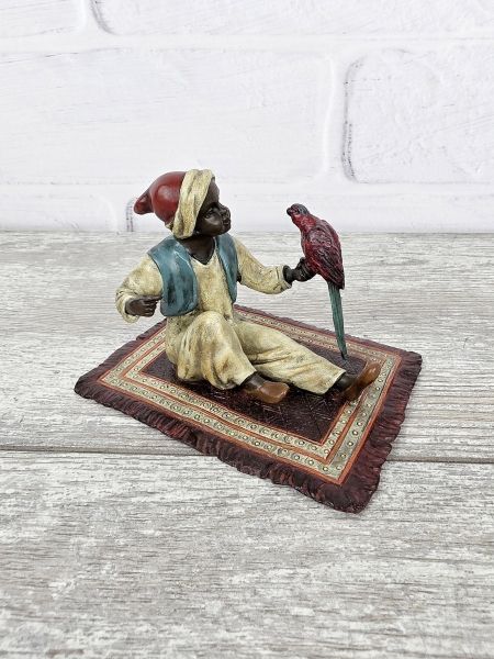 Статуэтка "Арапчонок и попугай" Статуэтка "Арапчонок и попугай"
