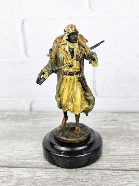 Статуэтка "Бедуин возвращается с охоты " Статуэтка "Бедуин возвращается с охоты "