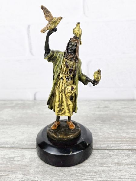 Статуэтка "Арабский сокольничий" Статуэтка "Арабский сокольничий"