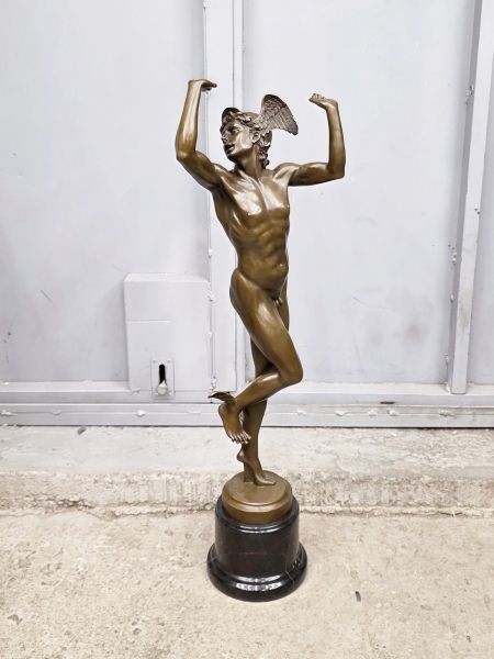 Статуэтка "Меркурий радуется и танцует "