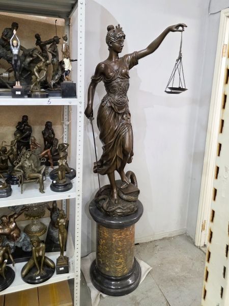 Скульптура "Фемида (1,9м)"