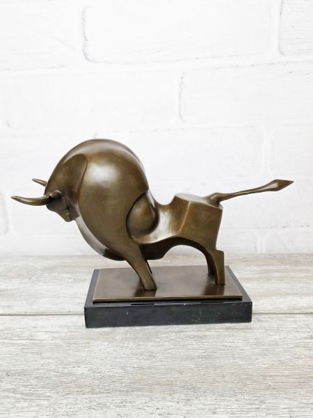 Бык (в стиле "кубизм") Бык (в стиле "кубизм")