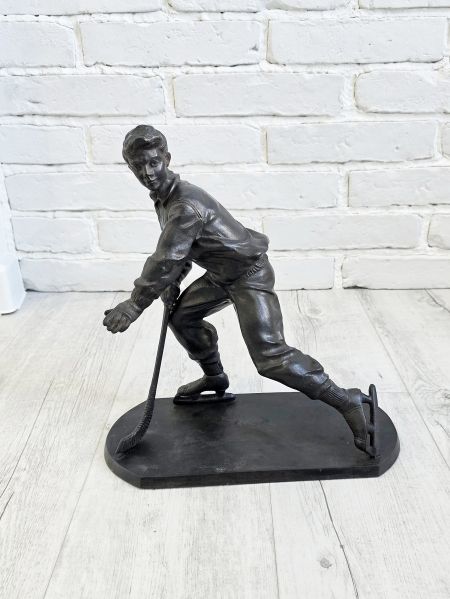 Статуэтка антикварная "Заря русского хоккея (1965г)" Статуэтка антикварная "Заря русского хоккея (1965г)"