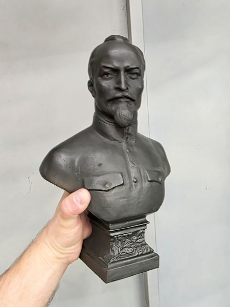 Статуэтка антикварная "Дзержинский. К столетию (Касли, 1985г)" Статуэтка антикварная "Дзержинский. К столетию (Касли, 1985г)"
