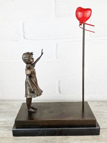Статуэтка "Девочка с воздушным шаром (Banksy)" Статуэтка "Девочка с воздушным шаром (Banksy)"