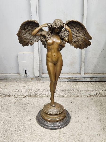 Скульптура "Нисходящая ночь"