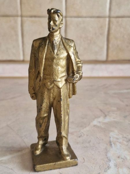 Оригинальный бюст "Маяковский (копия памятника)"