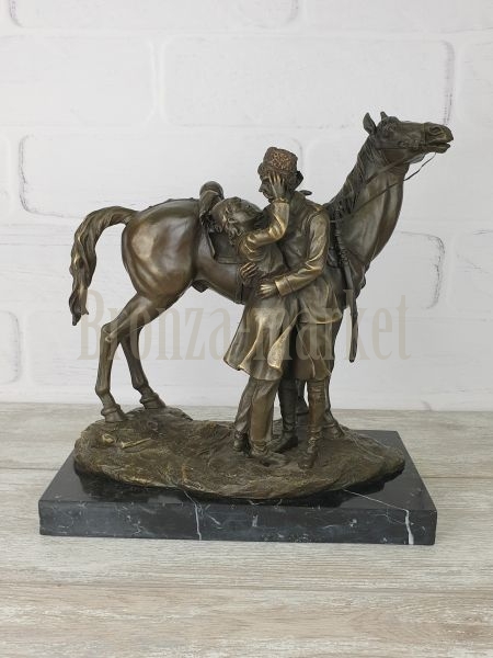 Скульптура "Прощание казака с казачкой у лошади"