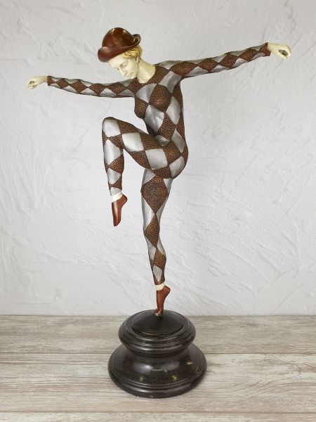 Скульптура "Танцовщица в шляпке (крупная, в цвете)"