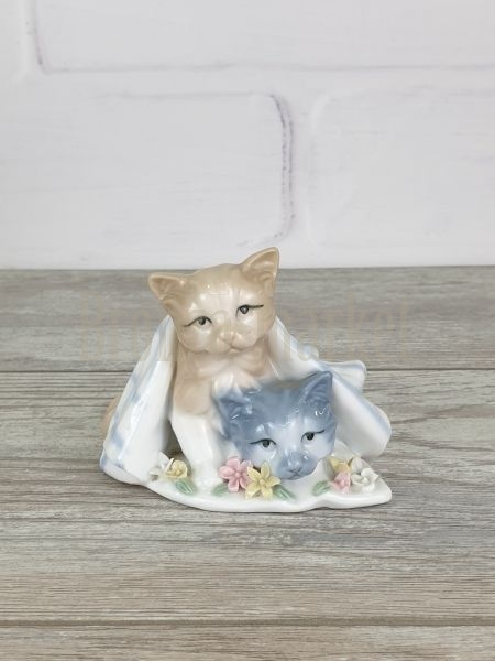 Статуэтка "Котята под одеялом"