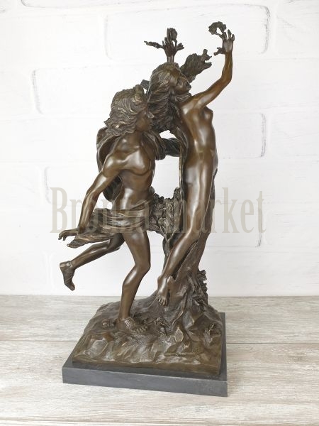 Скульптура "Аполлон и Дафна"