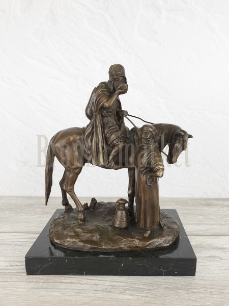 Скульптура "Арабский кочевник и девушка"