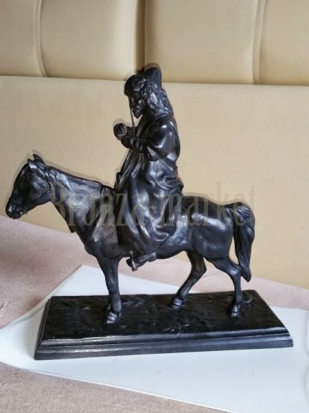 Статуэтка антикварная "Киргиз на лошади"