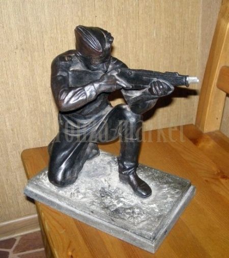 Статуэтка антикварная "Боец Красной Армии"