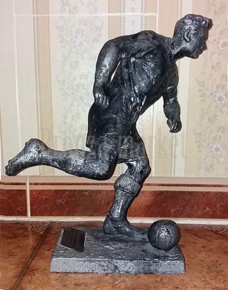 Статуэтка антикварная "Футболист 1958г"