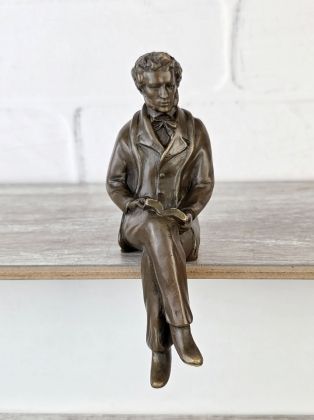 Пушкин (статуэтка на полку)