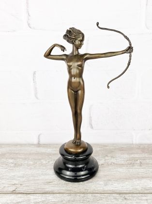 Лучница (обнажённая)