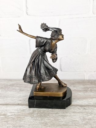 Танцовщица с перьями в волосах (E. Rossi)