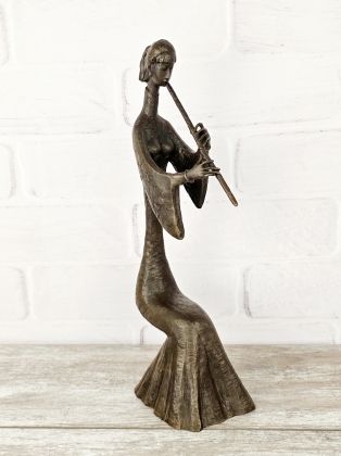 Музыкантша (на духовых)