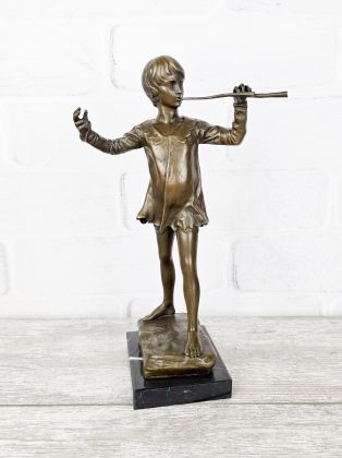 Питер Пэн, играющий на флейте