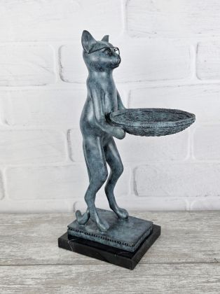 Кот с подносом