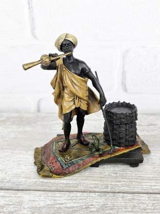 Заклинатель змей