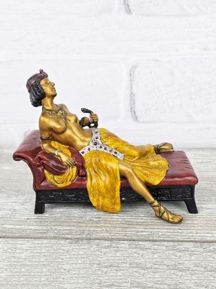 Клеопатра со змеёй