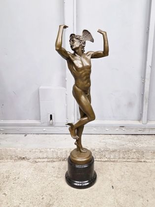 Меркурий радуется и танцует