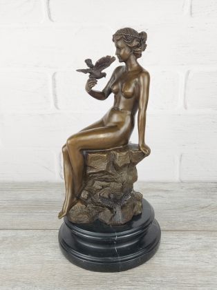 Девушка и голубь (ЕРА-035)