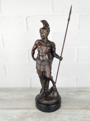 Скульптура "Римлянин с копьём"