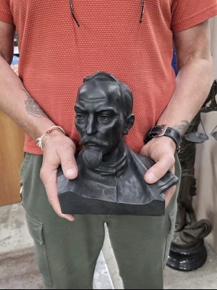 Дзержинский (на камне) Дзержинский (на камне)