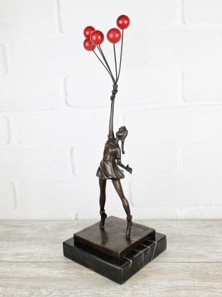 Девочка на воздушных шарах (Banksy) Девочка на воздушных шарах (Banksy)