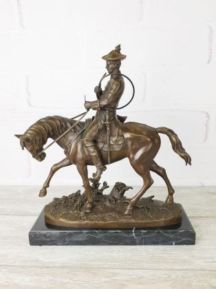 Скульптура "Шотландский охотник на коне"