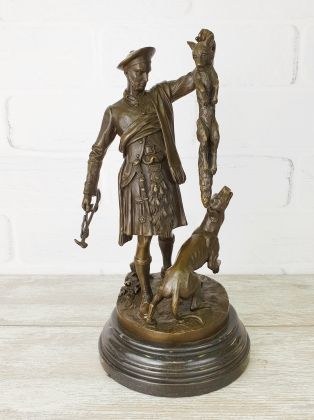Скульптура "Шотландский охотник"