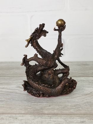 Дракон поднимает жемчужину (корич.)
